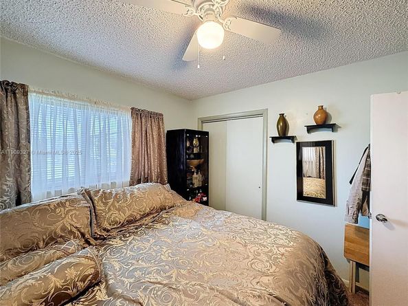 748 NW 2nd St, Florida City FL 33034