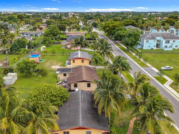 748 NW 2nd St, Florida City FL 33034