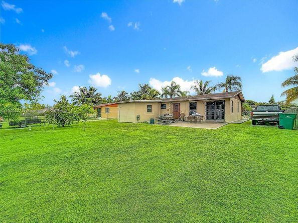 748 NW 2nd St, Florida City FL 33034