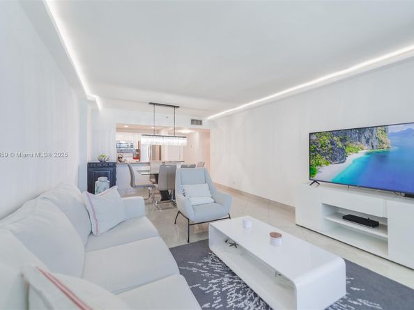 2301 Collins Ave 1025, Miami Beach FL 33139