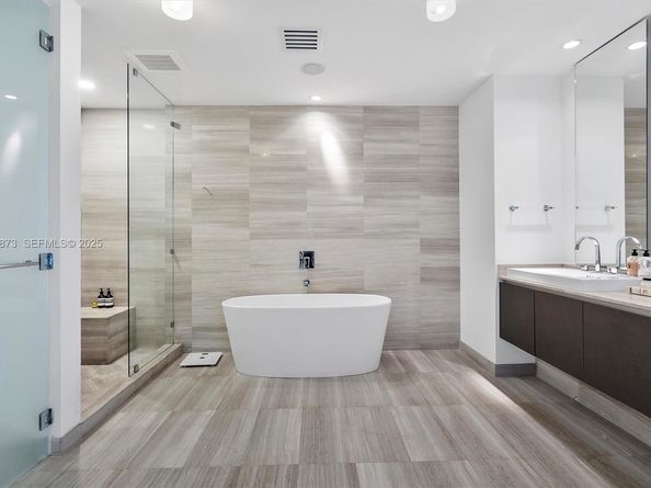 3250 NE 188th St 608, Aventura FL 33180