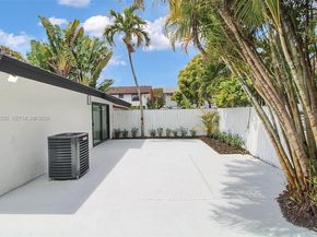 8961 SW 6th St, Miami FL 33174