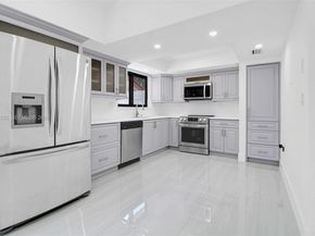 8961 SW 6th St, Miami FL 33174