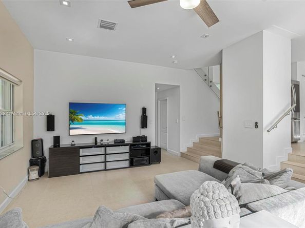 5805 NW 108th Pl, Doral FL 33178