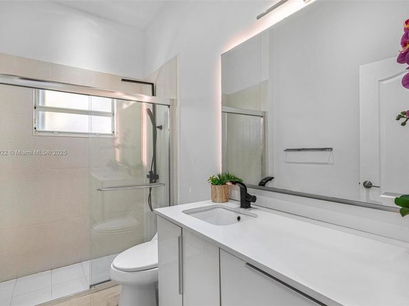 5805 NW 108th Pl, Doral FL 33178