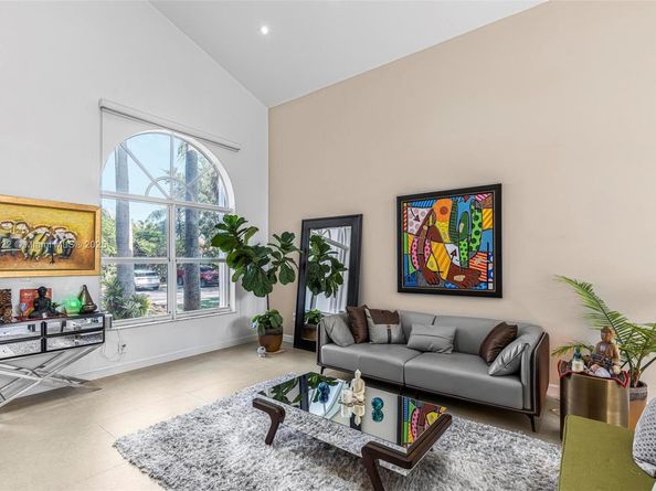 5805 NW 108th Pl, Doral FL 33178