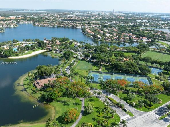 5805 NW 108th Pl, Doral FL 33178