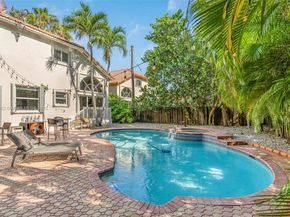 5805 NW 108th Pl, Doral FL 33178