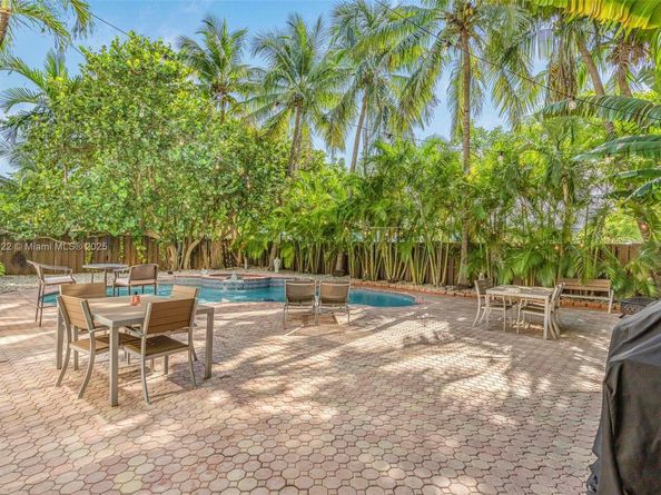 5805 NW 108th Pl, Doral FL 33178