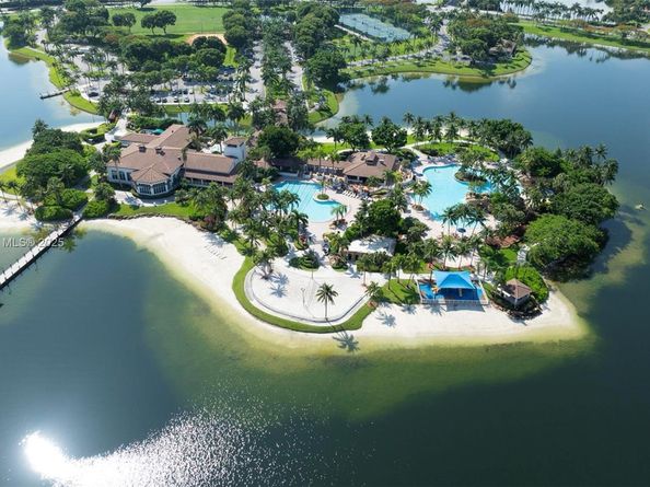 5805 NW 108th Pl, Doral FL 33178