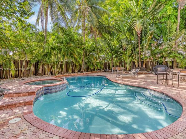 5805 NW 108th Pl, Doral FL 33178