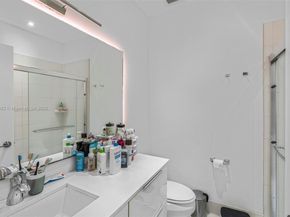 5805 NW 108th Pl, Doral FL 33178