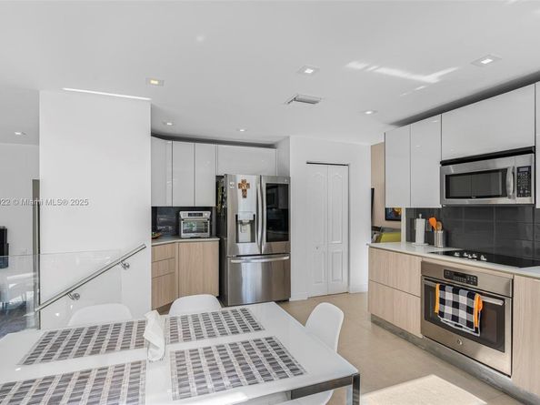 5805 NW 108th Pl, Doral FL 33178