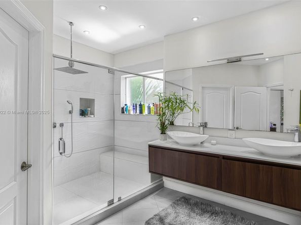 5805 NW 108th Pl, Doral FL 33178