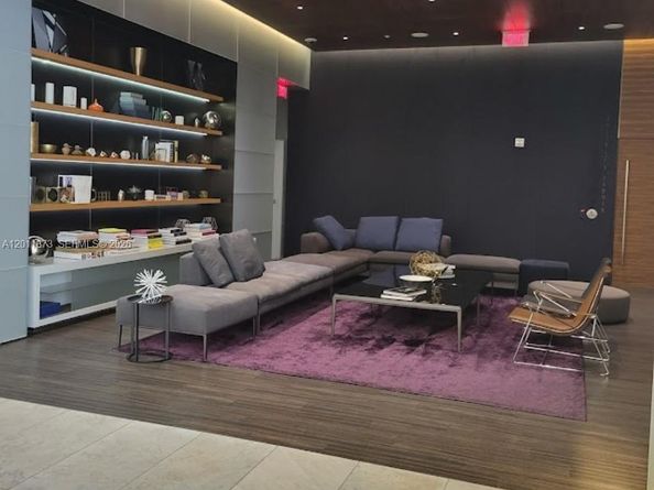 88 SW 7 2112, Miami FL 33130