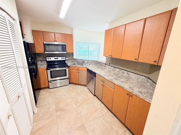 3453 NW 44th St 201, Oakland Park FL 33309