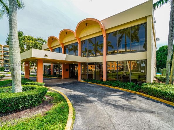 9320 Fountainebleau Blvd 215, Miami FL 33172