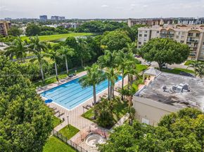 9320 Fountainebleau Blvd 215, Miami FL 33172