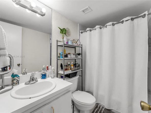 9320 Fountainebleau Blvd 215, Miami FL 33172