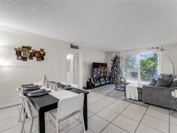 9320 Fountainebleau Blvd 215, Miami FL 33172