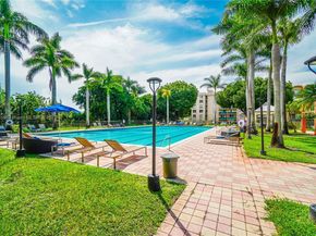 9320 Fountainebleau Blvd 215, Miami FL 33172