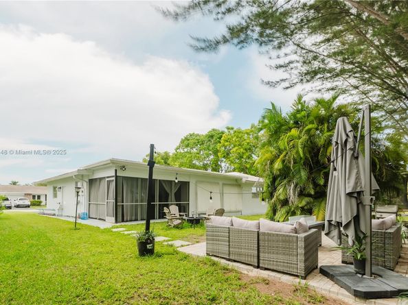 10300 NW 80th Ct, Tamarac FL 33321