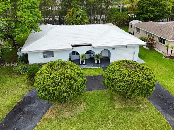 10300 NW 80th Ct, Tamarac FL 33321