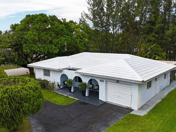 10300 NW 80th Ct, Tamarac FL 33321