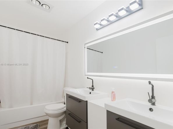 10300 NW 80th Ct, Tamarac FL 33321