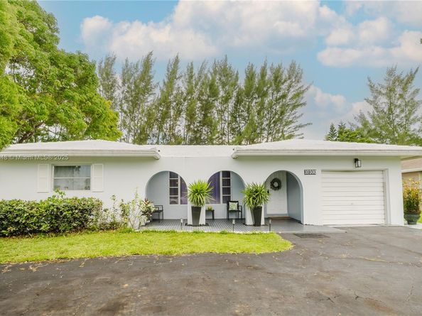 10300 NW 80th Ct, Tamarac FL 33321