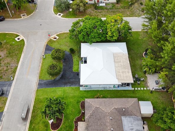 10300 NW 80th Ct, Tamarac FL 33321