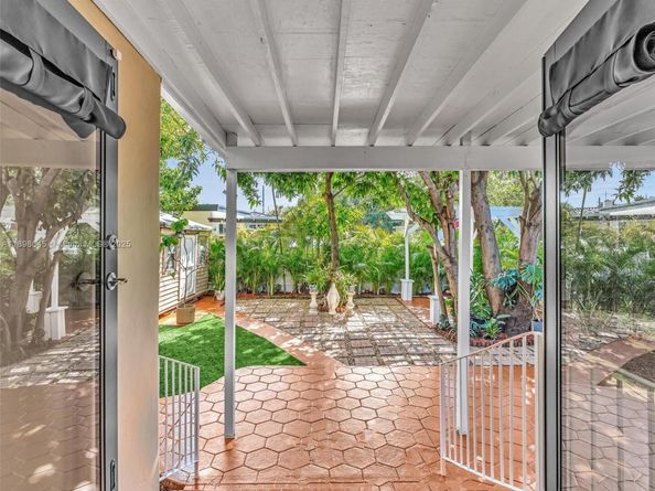 6460 SW 2nd St, Miami FL 33144