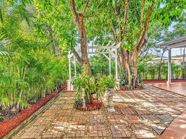 6460 SW 2nd St, Miami FL 33144