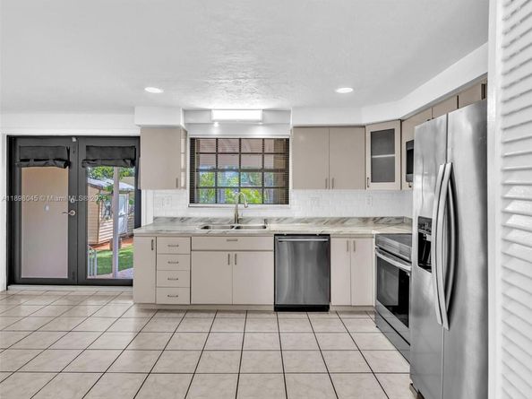 6460 SW 2nd St, Miami FL 33144
