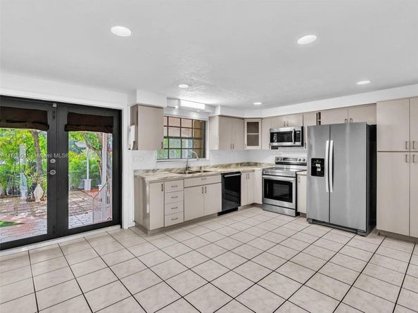 6460 SW 2nd St, Miami FL 33144