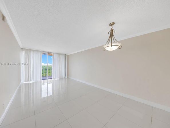 2450 NE 135th St 1006, North Miami FL 33181