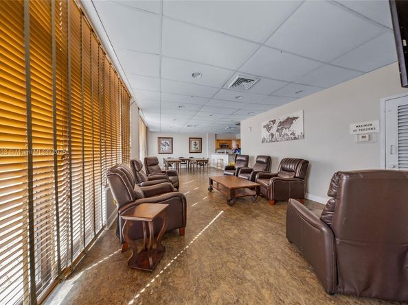 2450 NE 135th St 1006, North Miami FL 33181