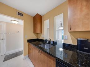 2450 NE 135th St 1006, North Miami FL 33181