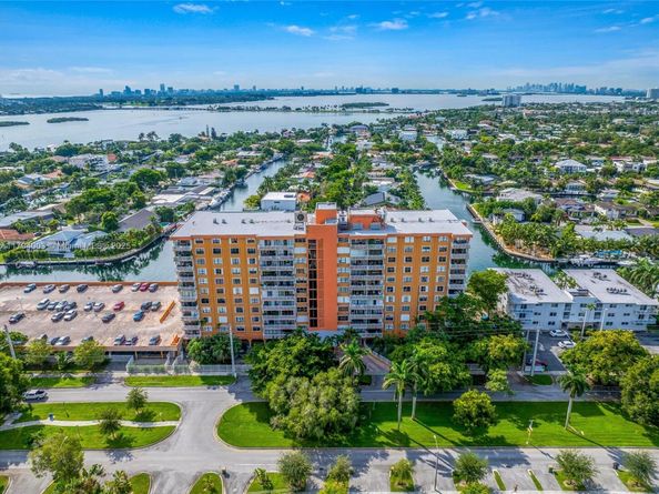 2450 NE 135th St 1006, North Miami FL 33181