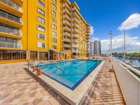 2450 NE 135th St 1006, North Miami FL 33181