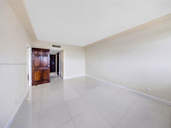 2450 NE 135th St 1006, North Miami FL 33181