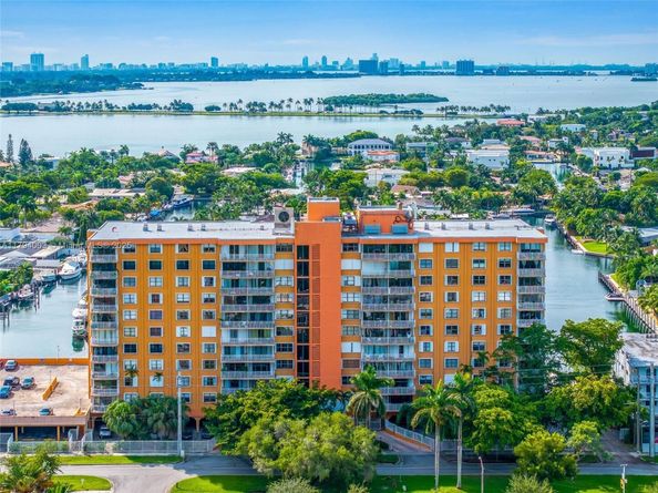 2450 NE 135th St 1006, North Miami FL 33181
