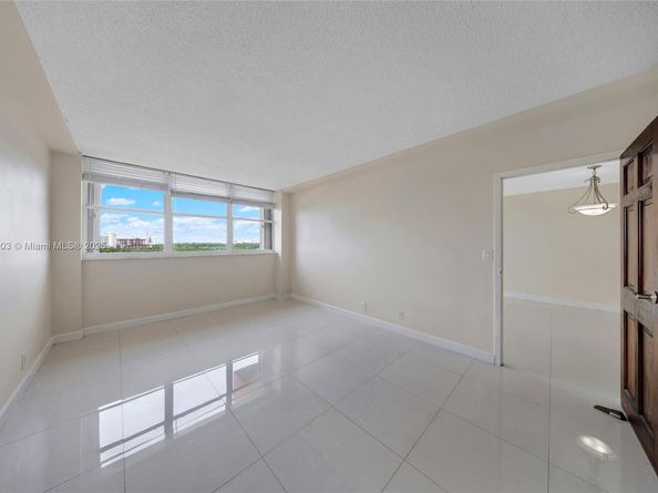 2450 NE 135th St 1006, North Miami FL 33181