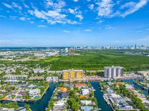 2450 NE 135th St 1006, North Miami FL 33181