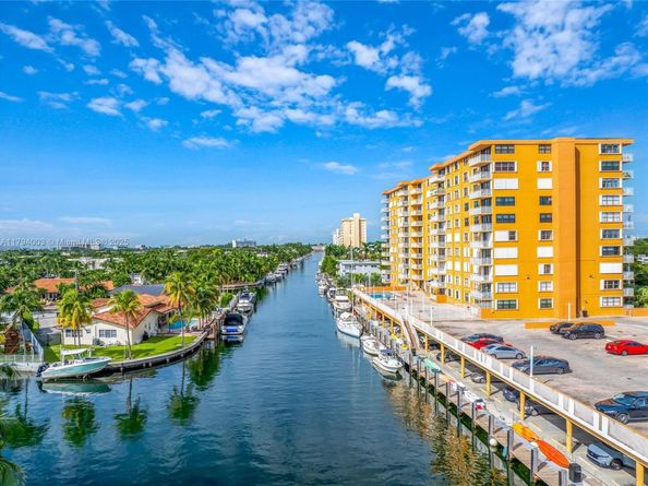 2450 NE 135th St 1006, North Miami FL 33181