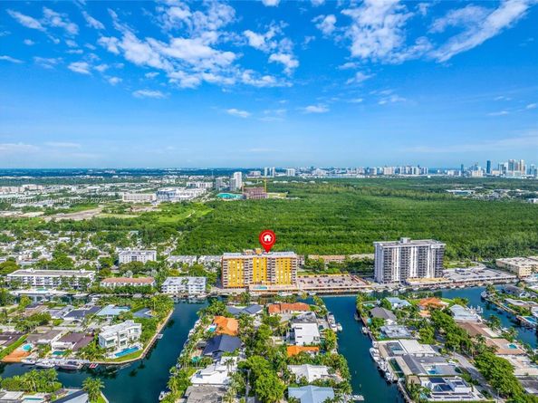 2450 NE 135th St 1006, North Miami FL 33181