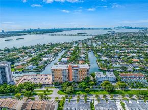 2450 NE 135th St 1006, North Miami FL 33181