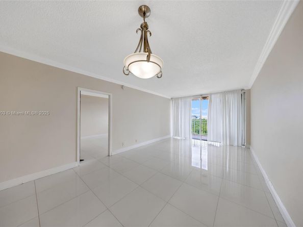 2450 NE 135th St 1006, North Miami FL 33181