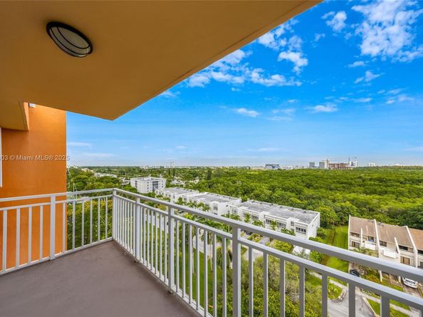 2450 NE 135th St 1006, North Miami FL 33181