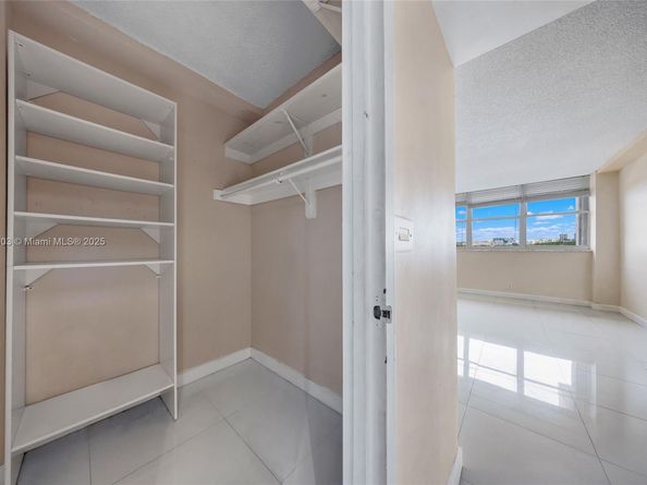 2450 NE 135th St 1006, North Miami FL 33181